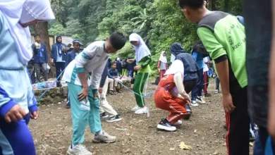 Penutupan Kegiatan MPLS SMPN 2 Cisaat di Curug Sawer